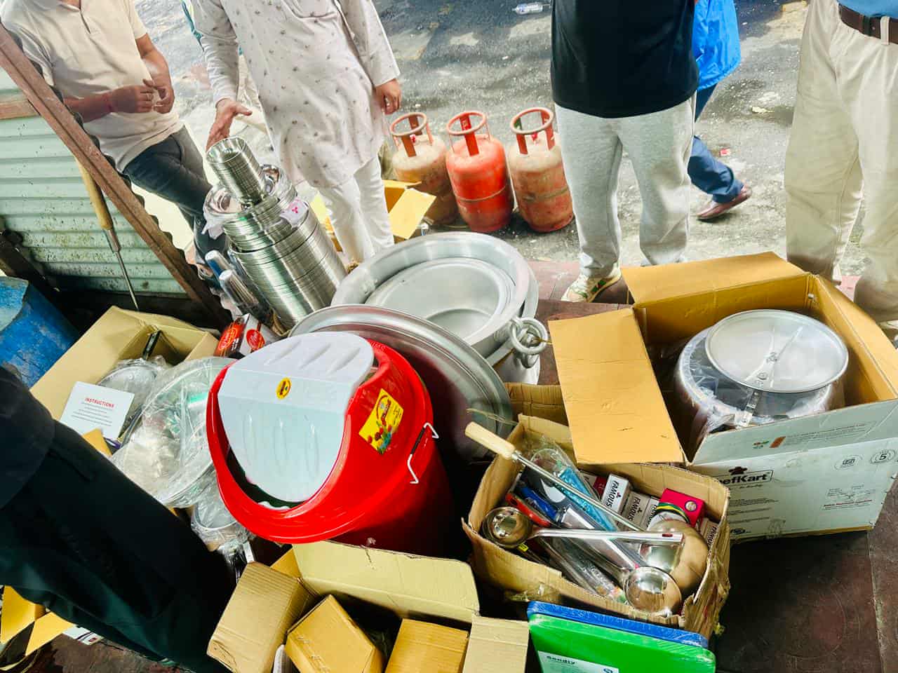 रानिपोखरि प्रहरी कार्यलयलाई  लुम्बिनी तन्दुरी व्यावसायिक संघको सहयोग
