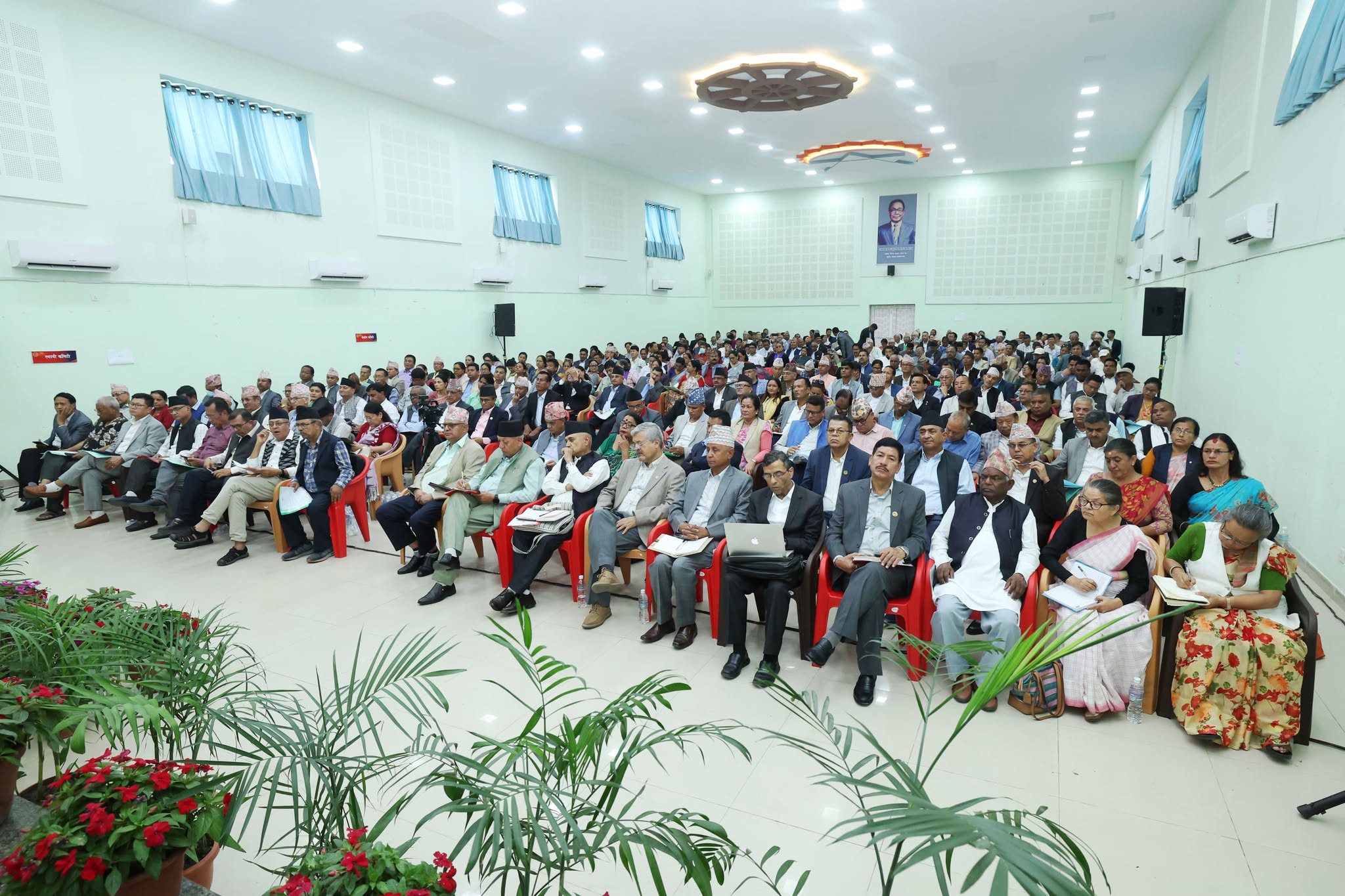 एमाले केन्द्रीय कमिटी बैठकः केन्द्रीय सदस्यले बोल्ने क्रम जारी