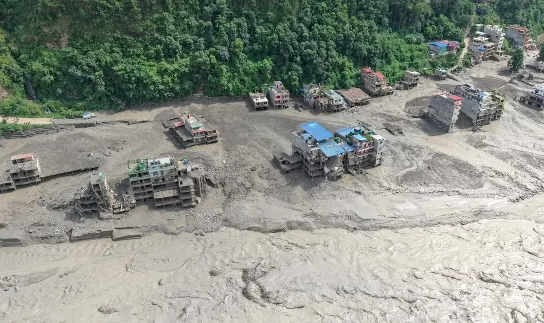 बाढीमा परेका ५ जलविद्युत् आयोजनाका करिब २०० जना सम्पर्कविहीन