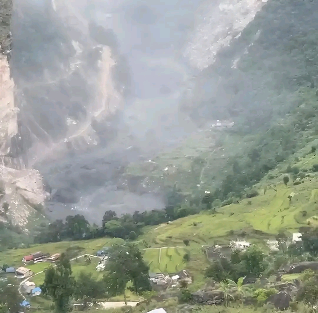 बुढीगण्डकी नदीमा भीषण बाढी, गोरखाको सल्लेरी बजार बगायो